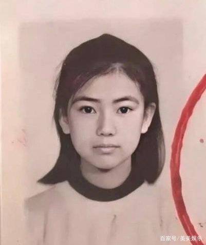 高圆圆六年级证件照曝光,果然人美从小就能看出来,女儿更像妈妈