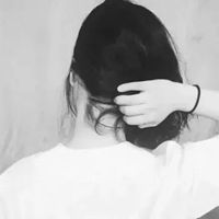 黑白唯美图片女生背影伤感黑白背影女图