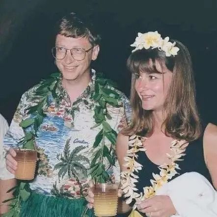 比尔盖茨离婚那个默默支持他27年的狠女人,再也不想忍了