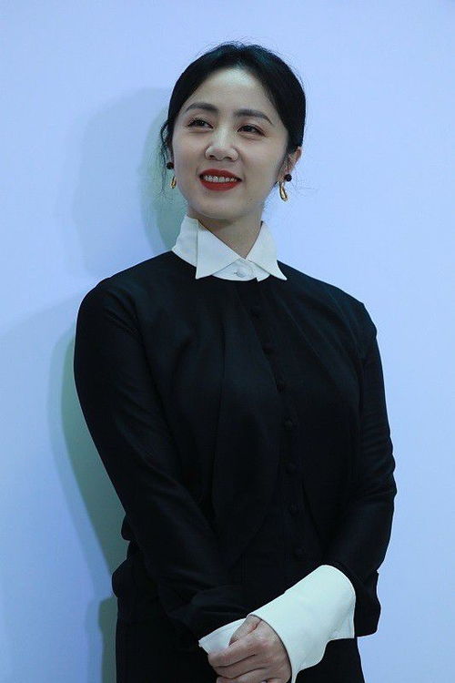 黄磊真的很有福气,老婆的生图太美了,穿的裙子也十分亮眼