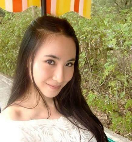 62岁女星赵雅芝一家近照曝光,儿媳更加惊艳,比她年轻时还美