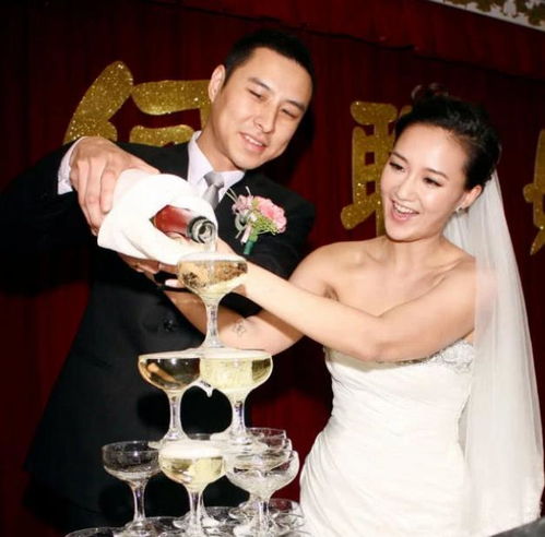 43岁女星与豪门老公离婚不敢告知俩女儿,网友有名无实为小孩
