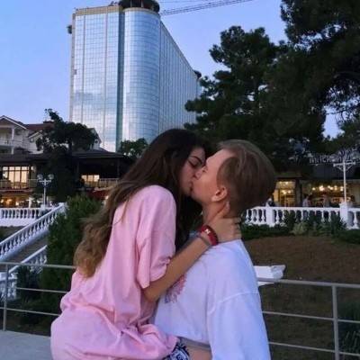 女生偷偷喜欢你,才会有三个举动,全中麻溜滚去表白
