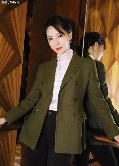 陈数穿上西装超有型完美演绎职场精英干练气质