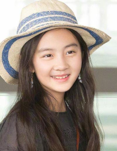 黄磊14岁大女儿生日被嘲化妆抹口红,戚薇还主动给lucky打耳洞