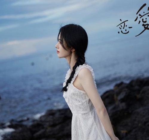 鞠婧祎穿衣有心机,白色裙子仿佛小精灵,仙气飘飘