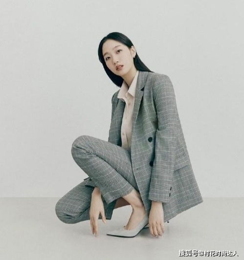 金高银穿灰色西服套装化身职场大佬,霸气侧漏颠覆清纯甜美形象