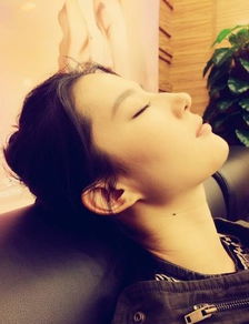刘亦菲转发侧颜美照网友原来美女也有颈纹