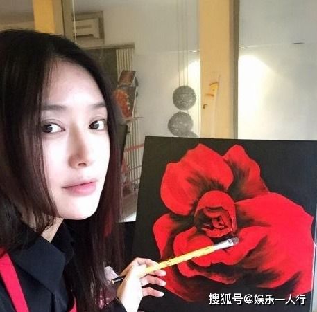秦岚晒出自己家豪宅,家里放满粉丝送的礼物,对粉丝也太好了