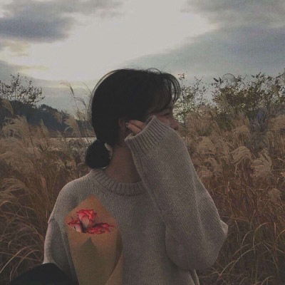 漂亮女生哭的图片女生哭泣头像默默流泪
