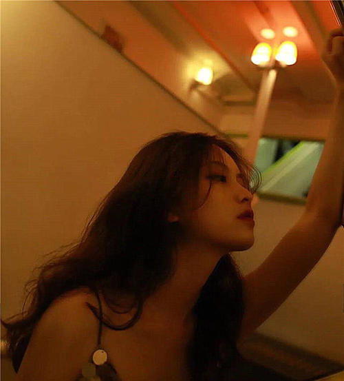 气质微丧女生头像