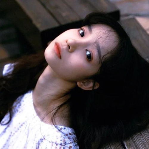 女生头像拐个弯,与生活和解,得失都随意