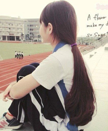 网友晒心中最美校服女生