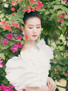 32岁刘诗诗产后仍似少女,一袭白色鱼尾流苏裙,优雅大方美翻了
