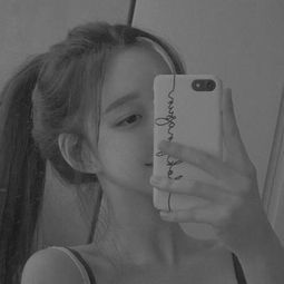 黑白女生头像高清沉寂的心