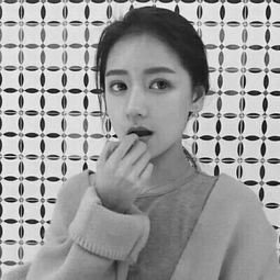 伤感个性女生黑白落寞微信头像