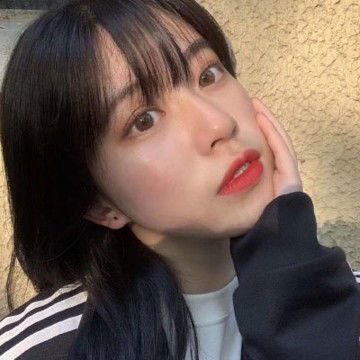 头像小女孩简单气质女童