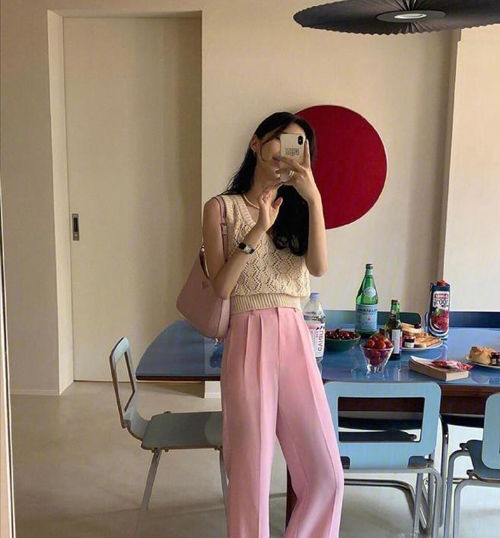 建议皮肤较黑的女生,多穿这几种颜色的上衣,显白又高级