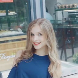 小哥哥街头见外国美女要微信,结果美女傻眼了,网友直男太可怕