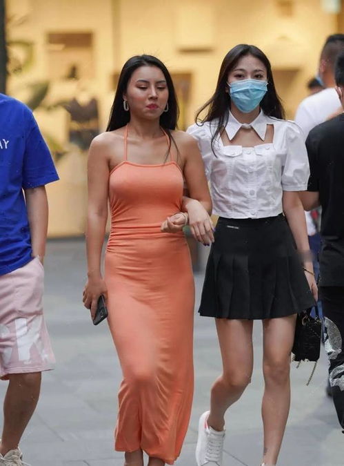 连衣裙能遮挡赘肉,带来更强的女神气质,甜美气息尽显