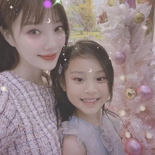 泪目7岁甜馨跟李小璐逛街,提起贾乃亮笑称爸爸是baby妈妈