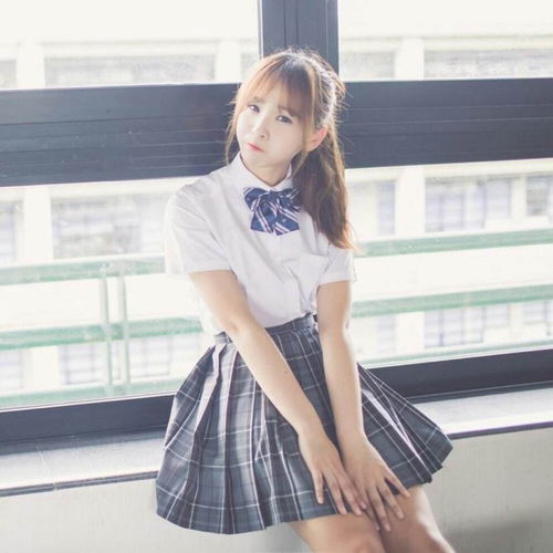 女团成员蒋申,穿搭气质有时候会很jk风格,但也会很少女风