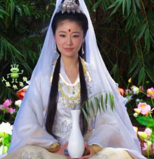 饰演观音菩萨的4位女星,刘涛优雅,赵雅芝美丽,而她是经典