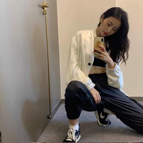 对镜自拍魔镜魔镜请告诉我谁是最能带货的女明星