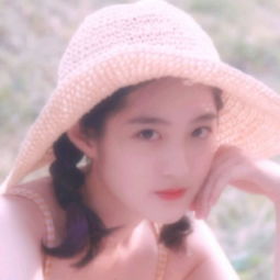 戴帽子女生头像