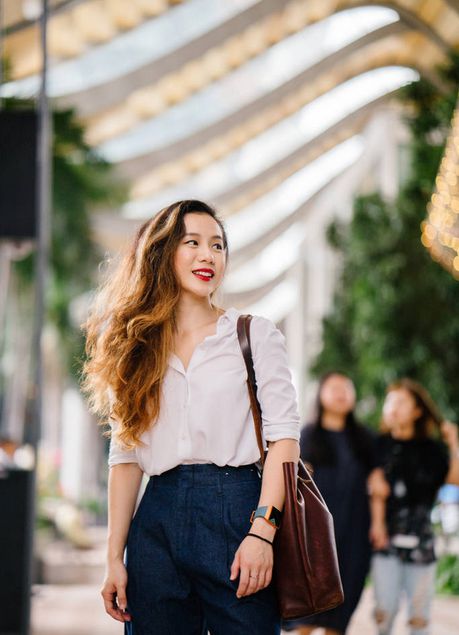 新加坡美女来中国旅游,路过垃圾桶,感叹我真的再也不想回国了