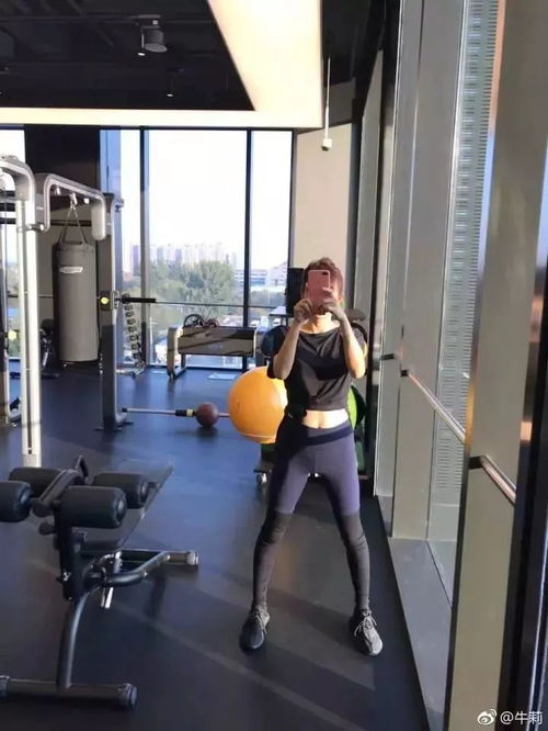 她曾是春晚一姐,郭冬临的媳妇,45岁身材似少女,风韵犹存