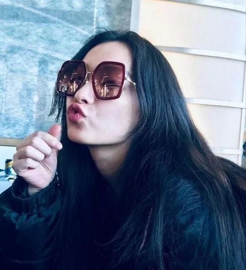 倪妮宋祖儿,被耽误的ins风拍照博主微博里全是高能姿势
