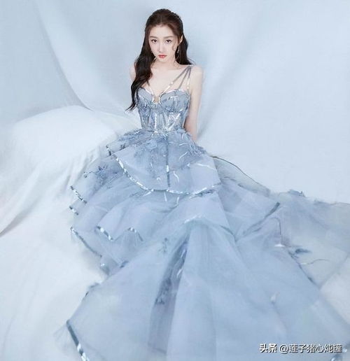 国民闺女关晓彤风格大变,拍朋克风写真耍酷,躺沙发姿势十分撩人