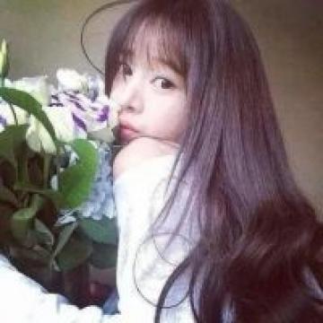 捧花的女生好美