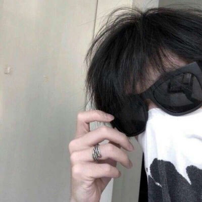 男生不露脸高级感头像