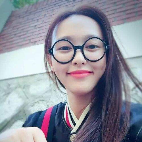短发戴眼镜女生微信头像林心如
