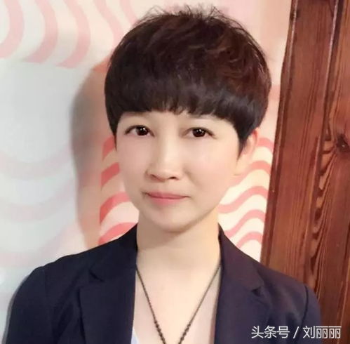 40岁大姐短发这样剪,看着像20岁,自己都不敢相信,太满意了