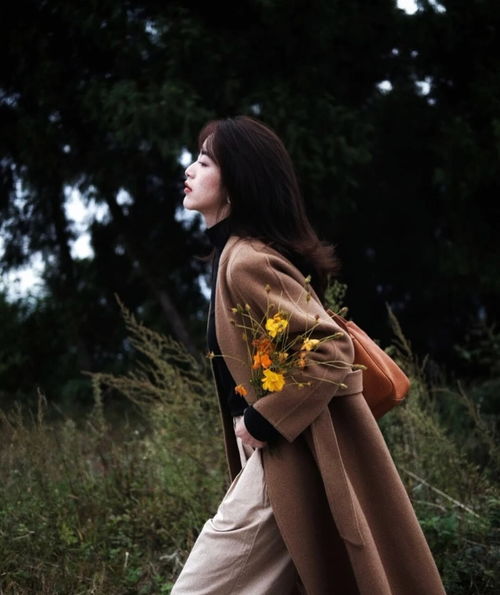 手捧鲜花的头像女头温婉