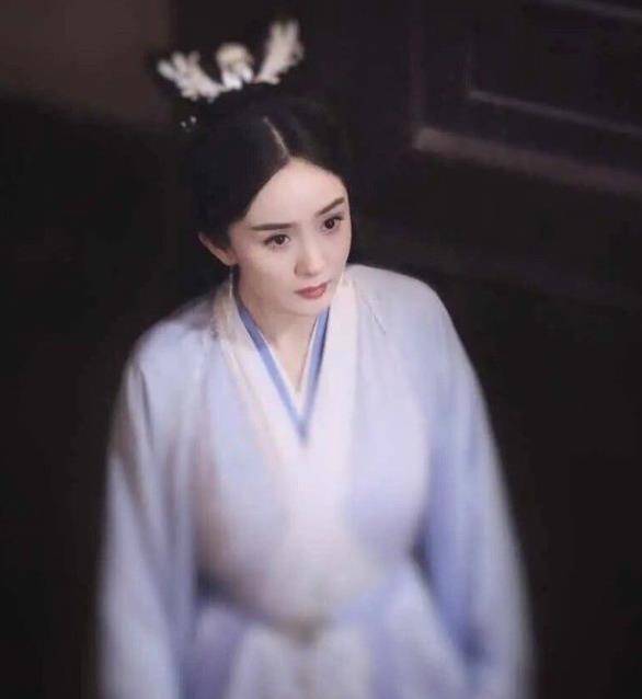 看似卑微又复盘的婚姻,佟丽娅离婚被祝福,何妤玟给老公下跪