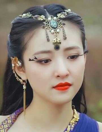 十位戴精美耳饰的古装美女,招摇霸气,岚裳甜美,但都不及她惊艳