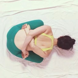 她怀孕7个月仍有马甲线,90后少女脸瑜伽辣妈,惊艳无数人