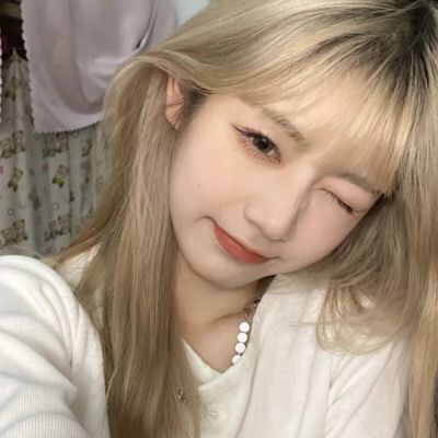 女头少女的眼应该满怀清明大意和温柔阳光