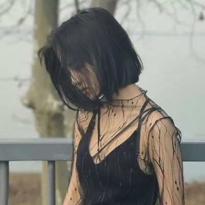忍不住多看两眼的民国风头像谈笑风生看起来很开心的女孩