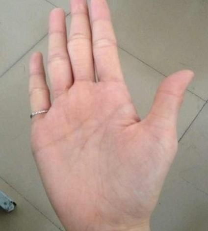 这种手相不聚财,而且严重漏财