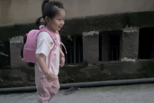 曾让全网心疼的女孩豆豆,可以上小学了