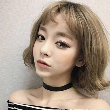 二次元刘海女生头像短发