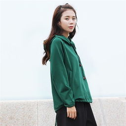 穿对军绿色,没人敢说你不时髦