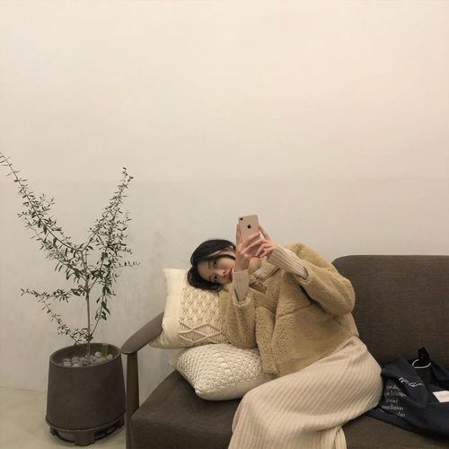 不被条件限制的穿搭思路,温柔又知性,女孩子这样穿惊艳到没朋友
