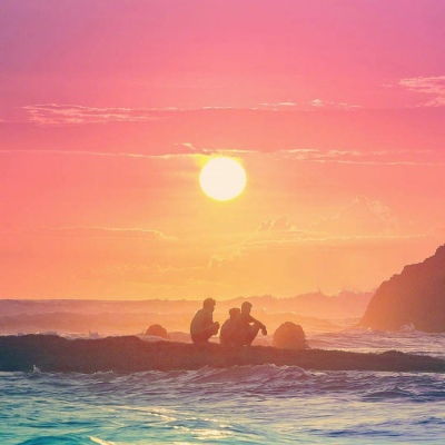 夕阳风景头像,火红的太阳与云朵相伴着太美了