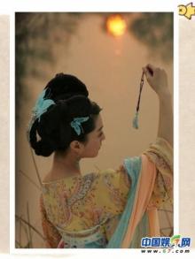 杨幂宋慧乔董洁佟丽娅刘诗诗女星完美侧脸线条大比拼组图